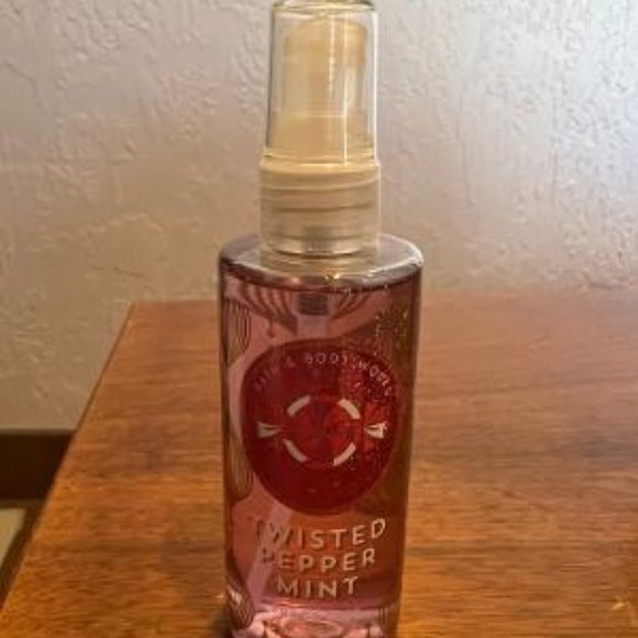 BATH & BODY WORKS WINTER CANDY APPLE & TWISTED PEPPERMINT 3 FL OZ FRAGRANCE MIST - Picture 2 of 3